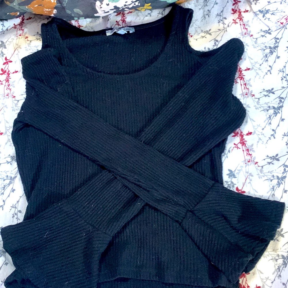 COPY - Cute black off the shoulder long sleeve duck wrist top